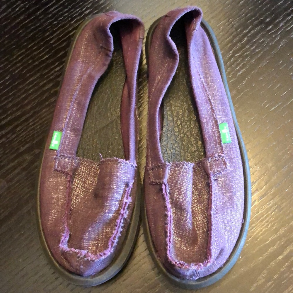 Purple Sanuks!
